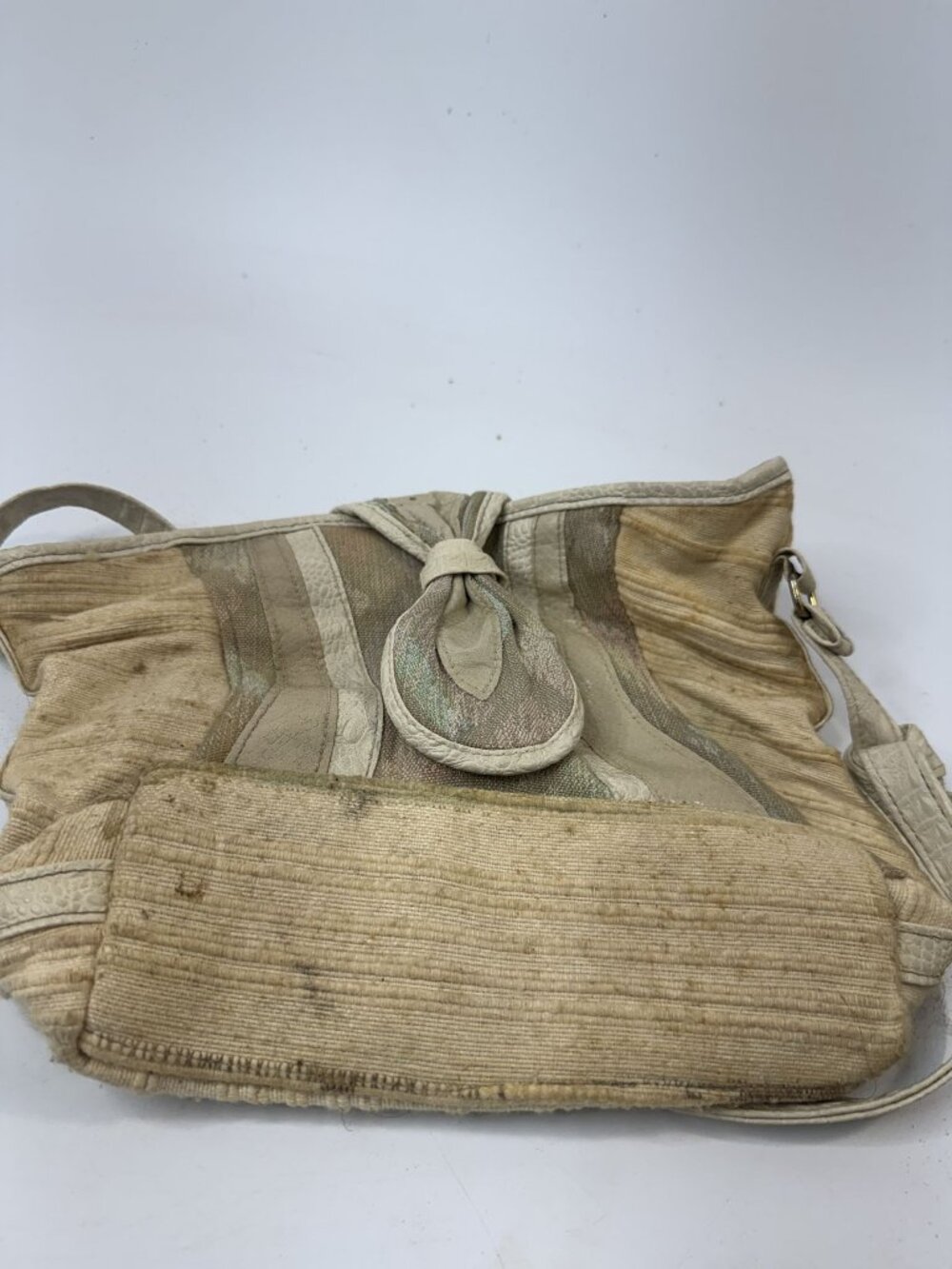 Vintage Beige Shoulder Bag With Knotted Accent & Zip Closure
